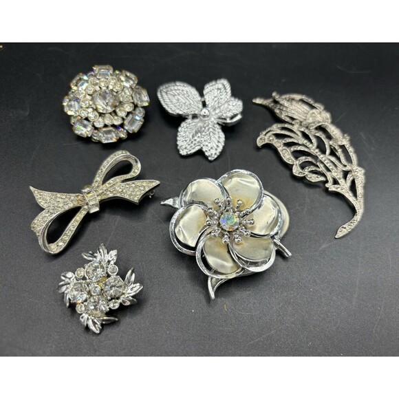 Six Vintage Brooches lot Clear Rhinestone & Silvertone Unmarked, 1 Marked Gerry - Picture 1 of 14